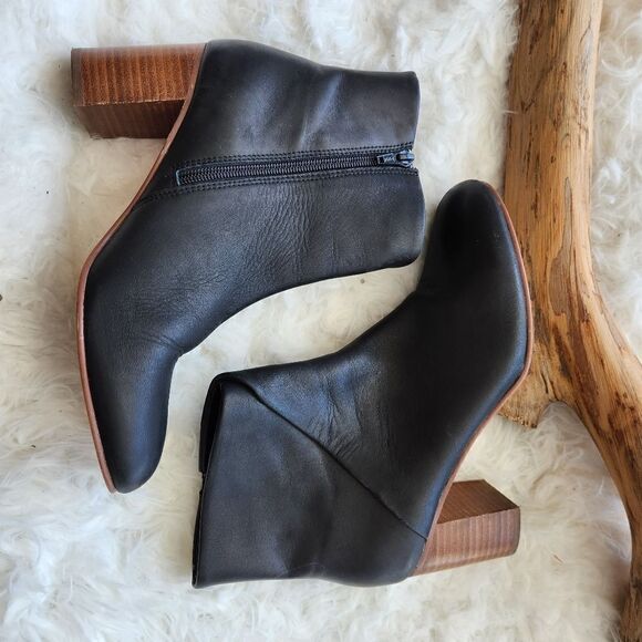 Soludos black leather heeled booties wood finish bottom - Picture 1 of 15